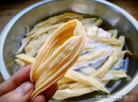 腐竹別光用水泡！大廚教你一招，再加2樣！8分鐘泡好，軟嫩筋道